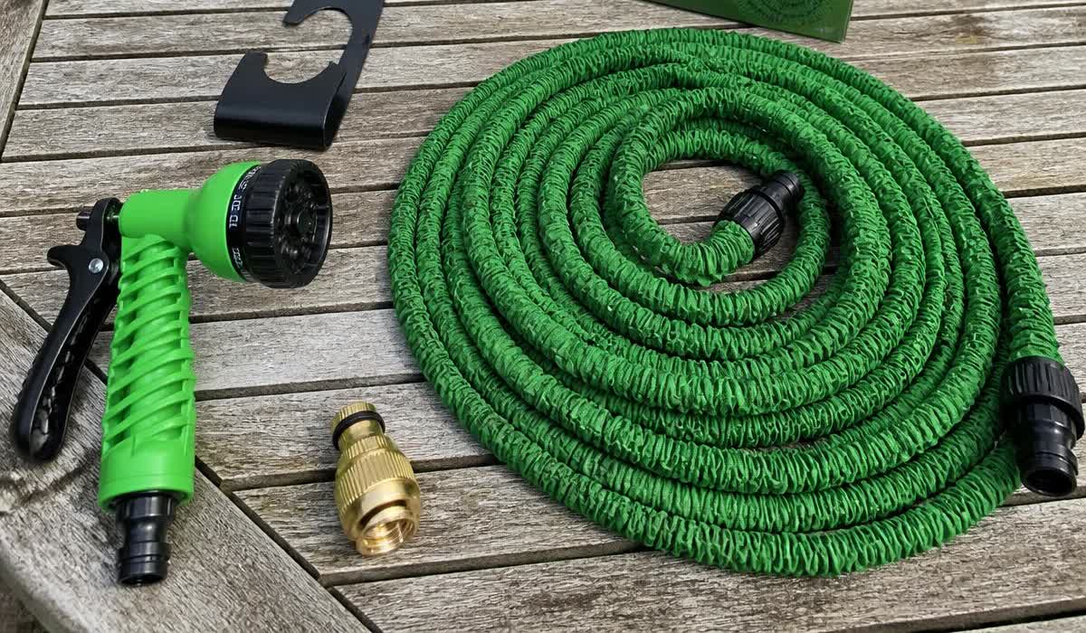 Lieferumfang des Powerflex Sets mit Schlauch, Brause und Adaptern
